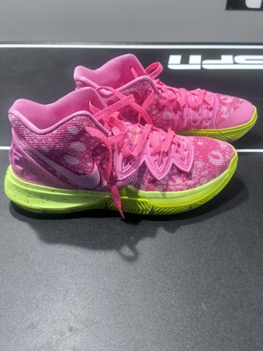 * Rare SPONGEBOB SQUAREPANTS X KYRIE 5 PS 'PATRICK'